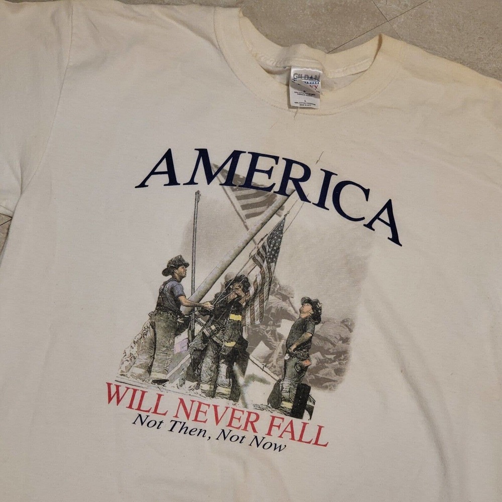VTG 9/11 Memorial Flag Raising America Will Never Fall Firemen T Shirt Mens L